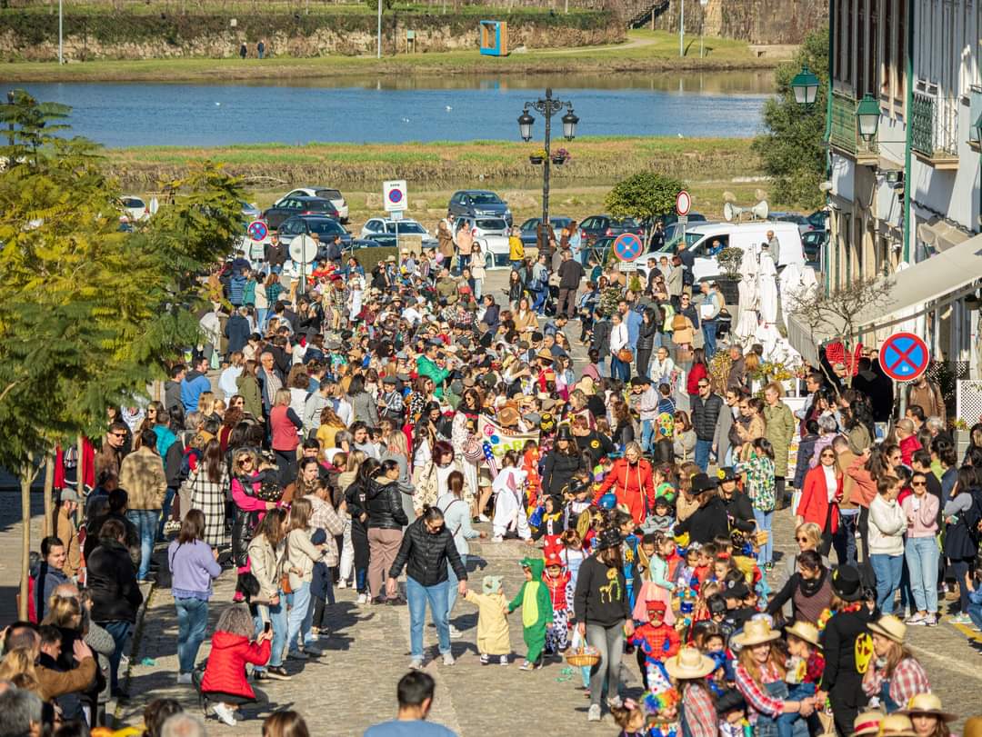 Desfile de Carnaval inundou ruas de Ponte de Lima de alegria